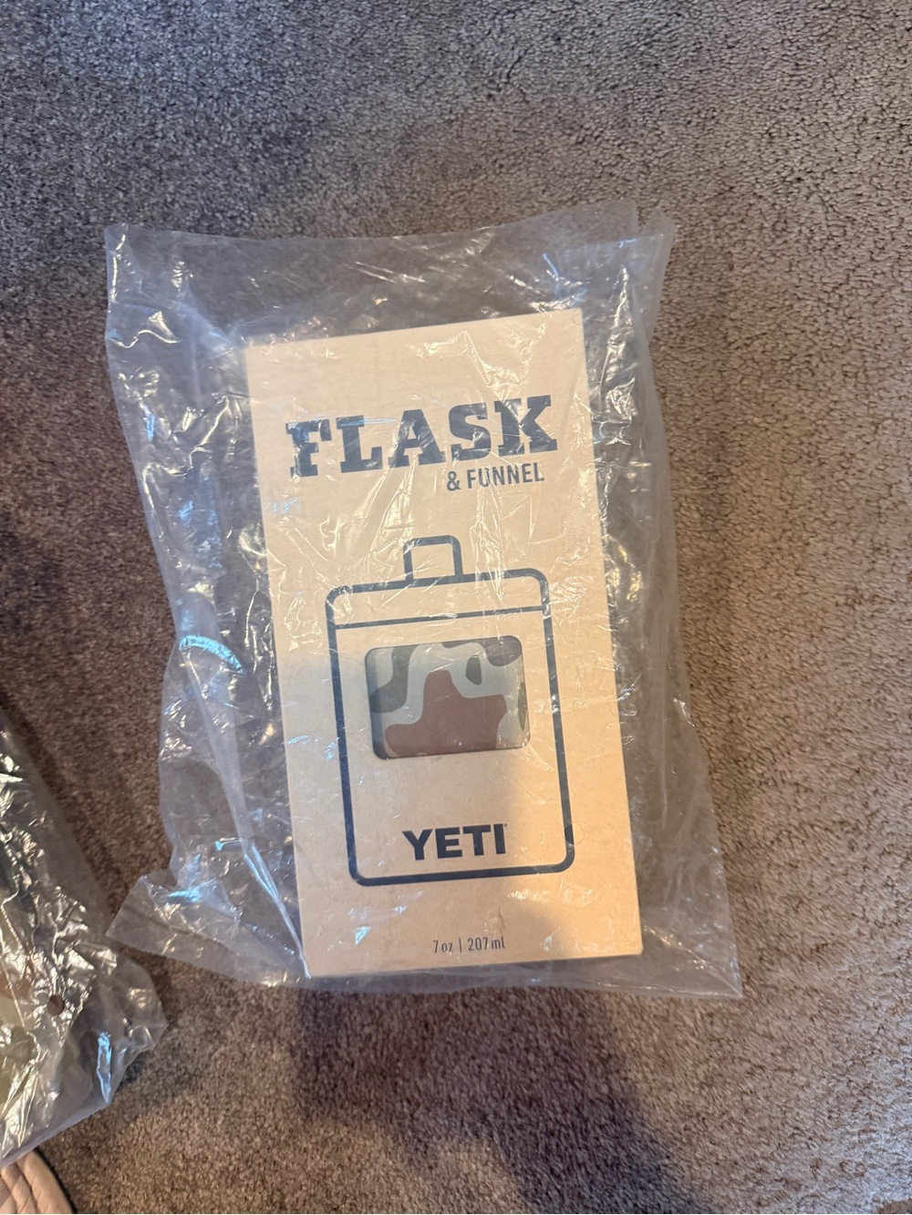 NWT Yeti TAN CAMO Flask & Funnel - LIMITED EDITION - Picture 3 of 5